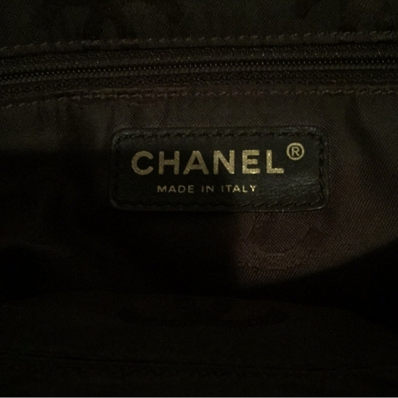 Chanel Handbag - Picture 2 of 6